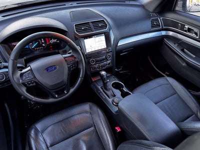 2017 Ford Explorer XLT w/2nd Row Bench
