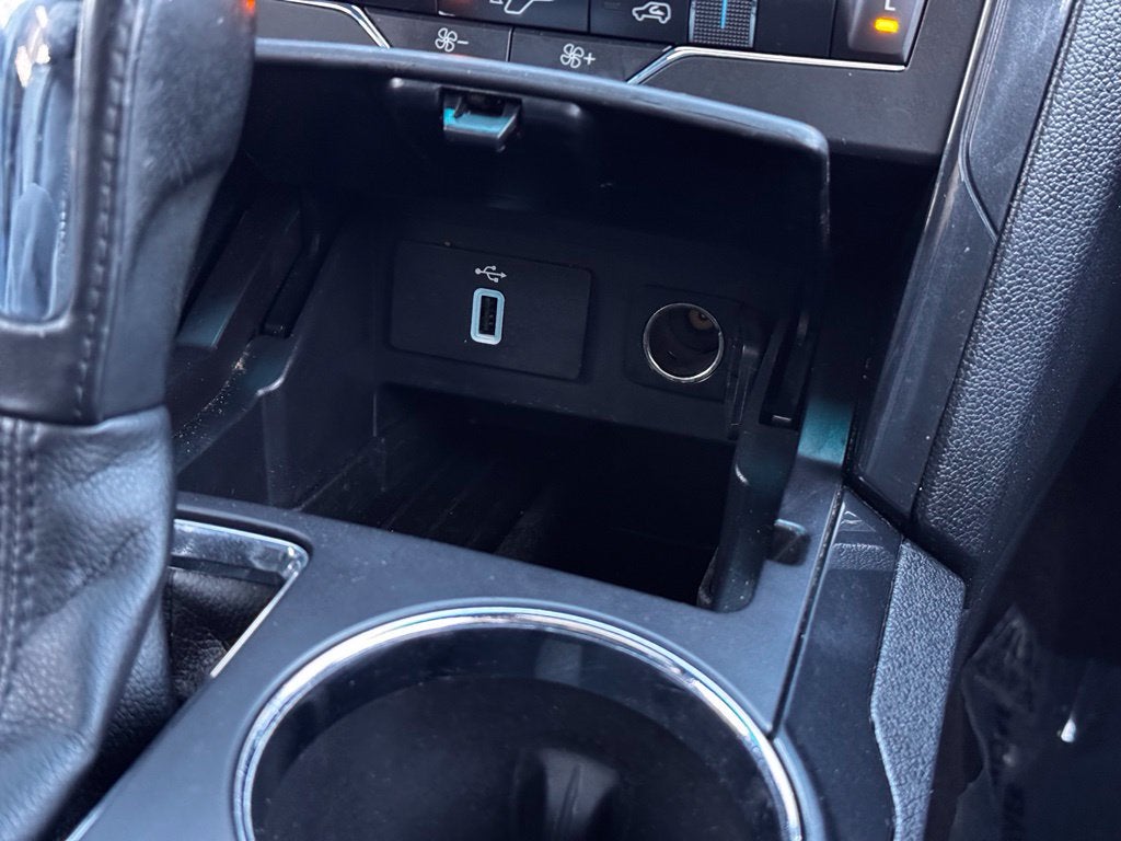 2017 Ford Explorer XLT w/2nd Row Bench