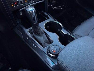 2017 Ford Explorer XLT w/2nd Row Bench