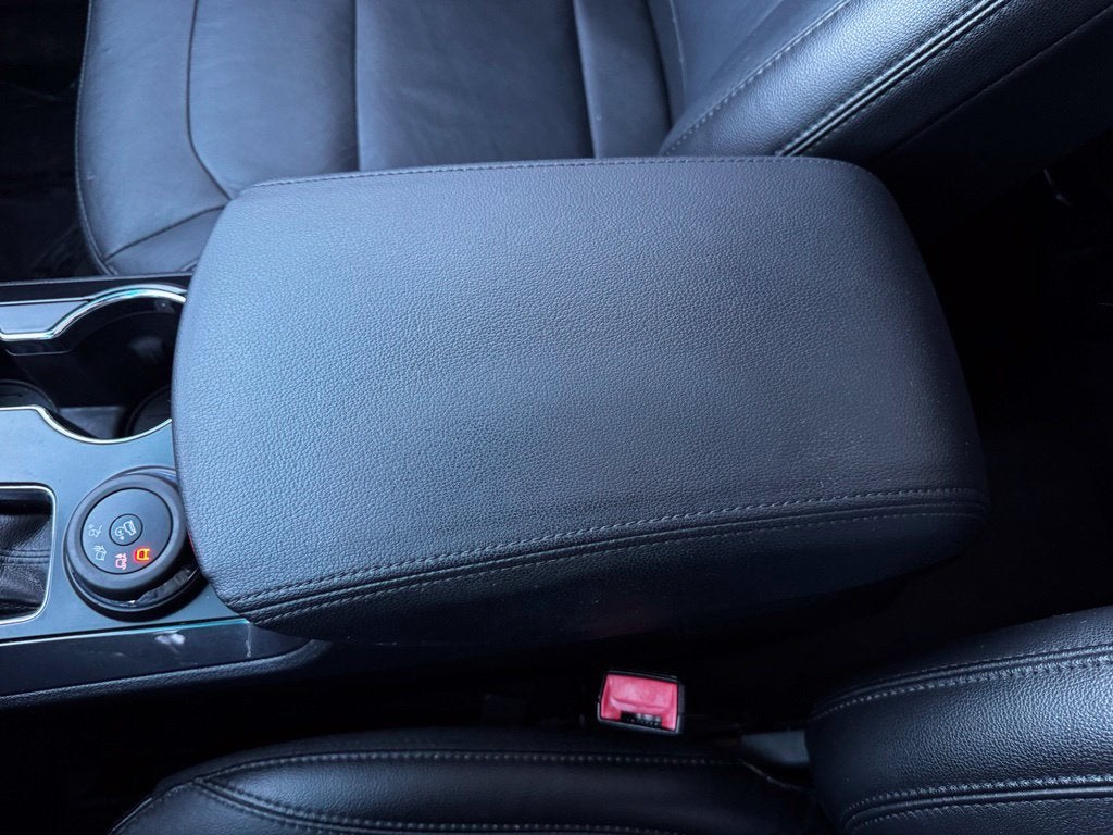 2017 Ford Explorer XLT w/2nd Row Bench