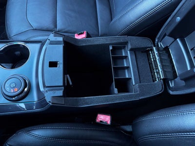 2017 Ford Explorer XLT w/2nd Row Bench