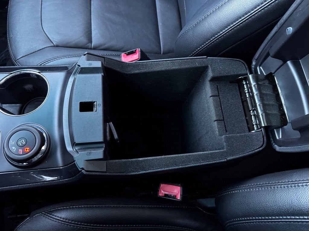 2017 Ford Explorer XLT w/2nd Row Bench