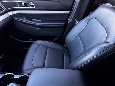 2017 Ford Explorer XLT w/2nd Row Bench