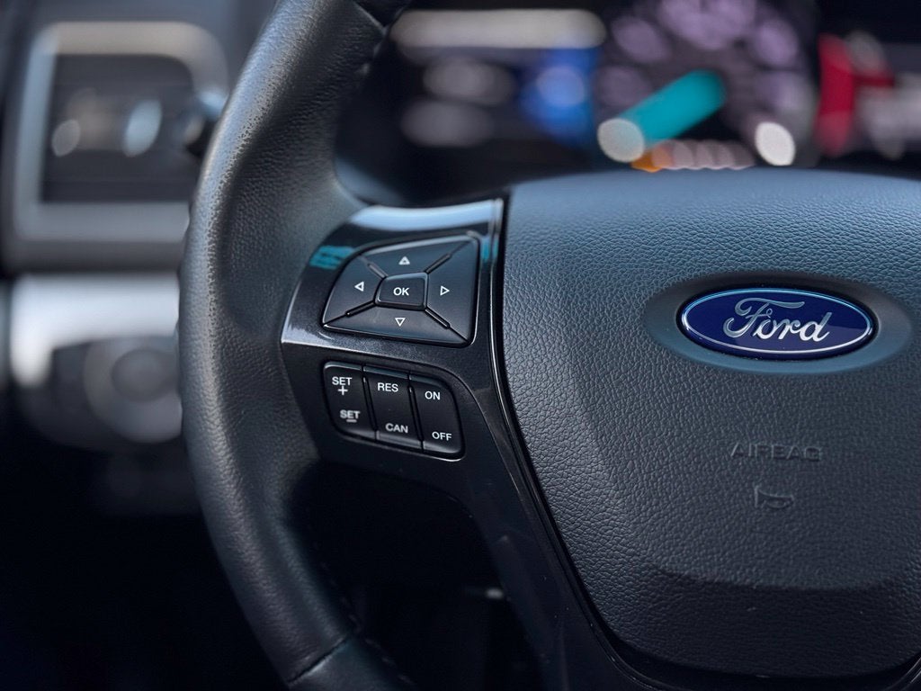 2017 Ford Explorer XLT w/2nd Row Bench