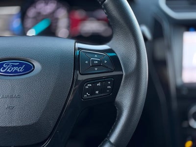 2017 Ford Explorer XLT w/2nd Row Bench