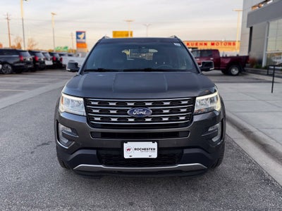 2017 Ford Explorer XLT w/2nd Row Bench