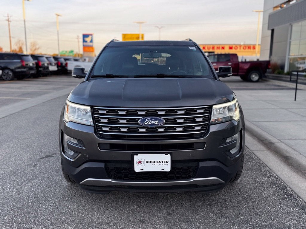 2017 Ford Explorer XLT w/2nd Row Bench