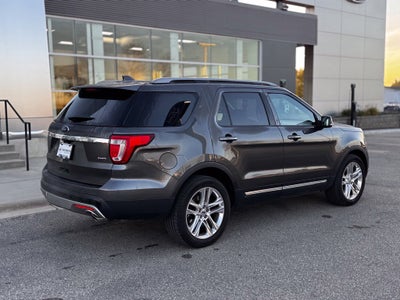 2017 Ford Explorer XLT w/2nd Row Bench