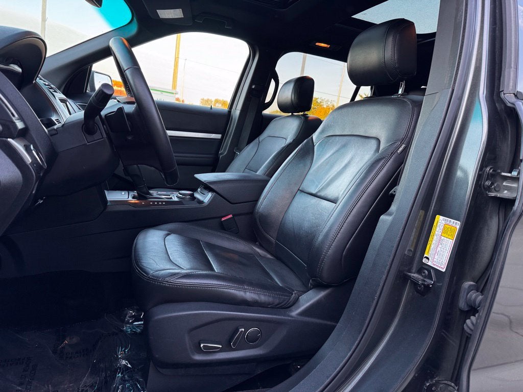 2017 Ford Explorer XLT w/2nd Row Bench