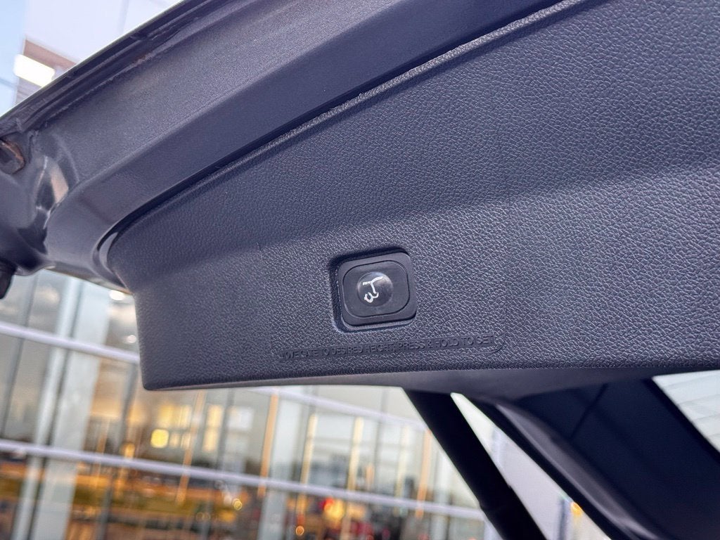 2017 Ford Explorer XLT w/2nd Row Bench
