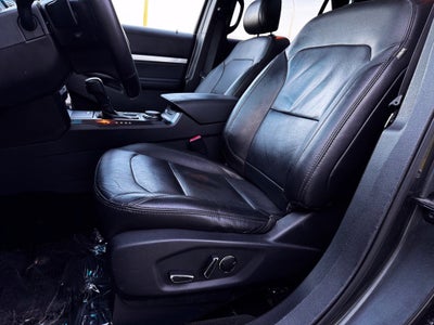 2017 Ford Explorer XLT w/2nd Row Bench