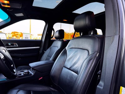 2017 Ford Explorer XLT w/2nd Row Bench