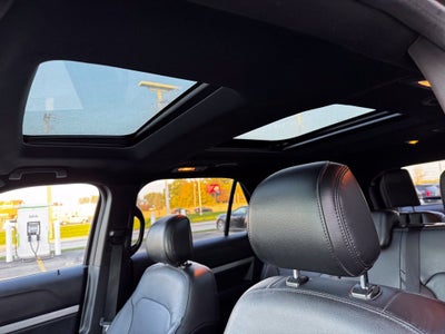 2017 Ford Explorer XLT w/2nd Row Bench