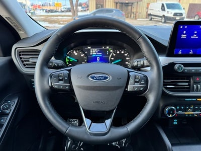 2022 Ford Escape SE Hybrid w/ Heated Steering Wheel + Power Liftgate