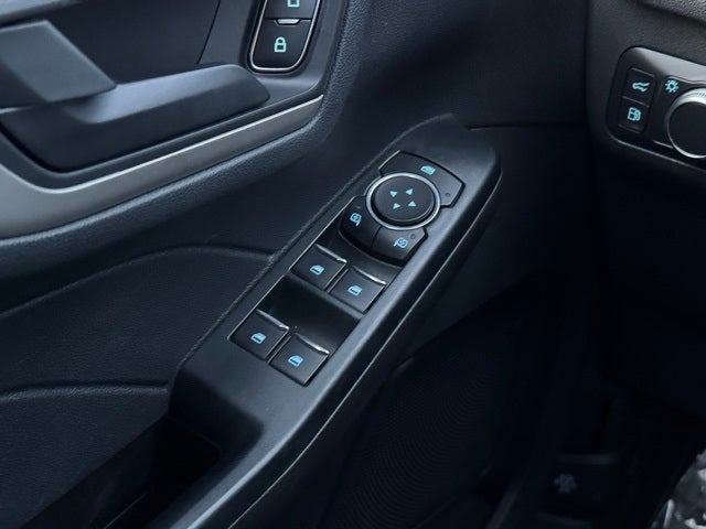 2022 Ford Escape SE Hybrid w/ Heated Steering Wheel + Power Liftgate