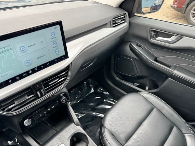 2025 Ford Escape Platinum w/ Heated Steering Wheel + Adaptive Cruise