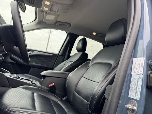 2025 Ford Escape Platinum w/ Heated Steering Wheel + Adaptive Cruise