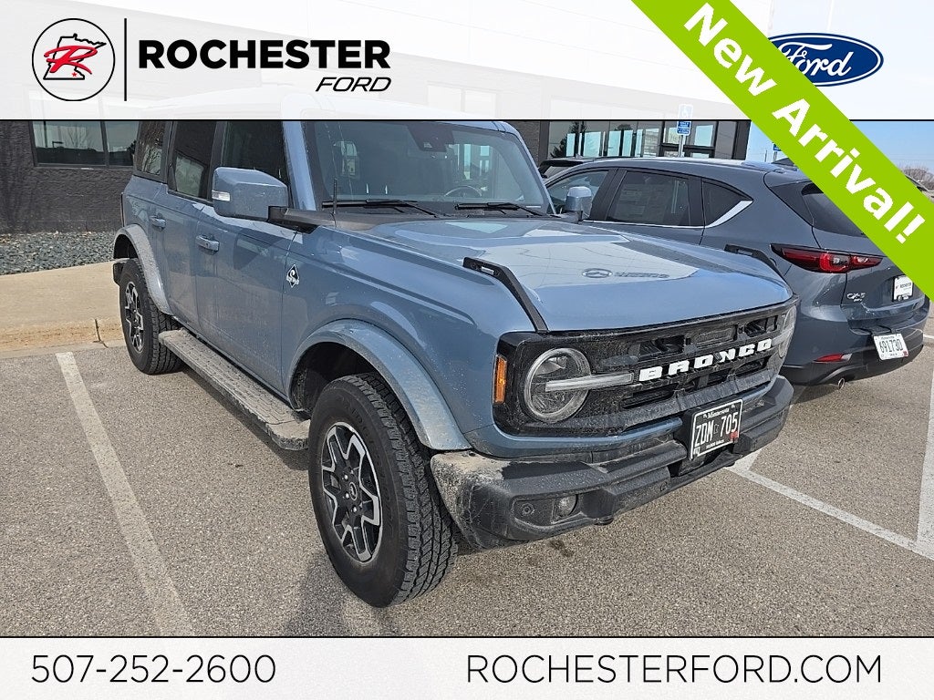 2023 Ford Bronco Outer Banks w/ Heated Steering Wheel + Navigation