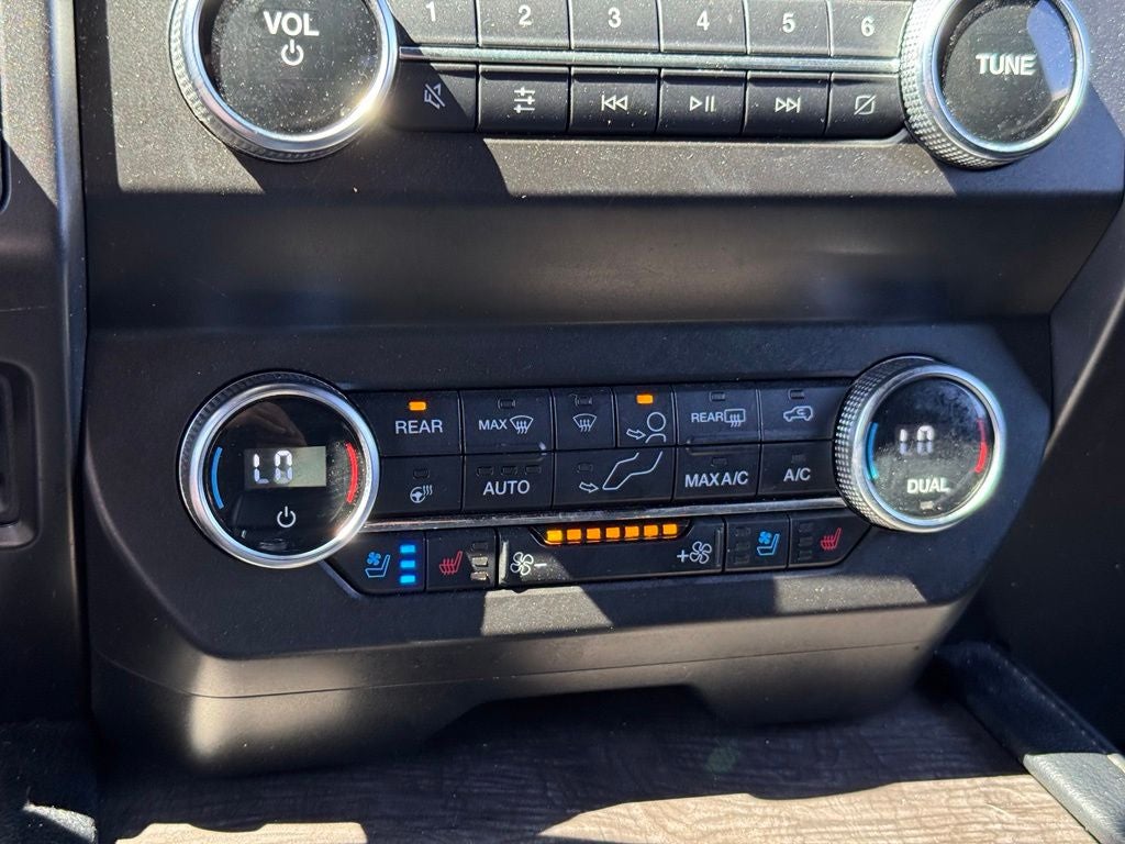 2020 Ford Expedition Max Limited w/Heavy Duty Tow Pkg