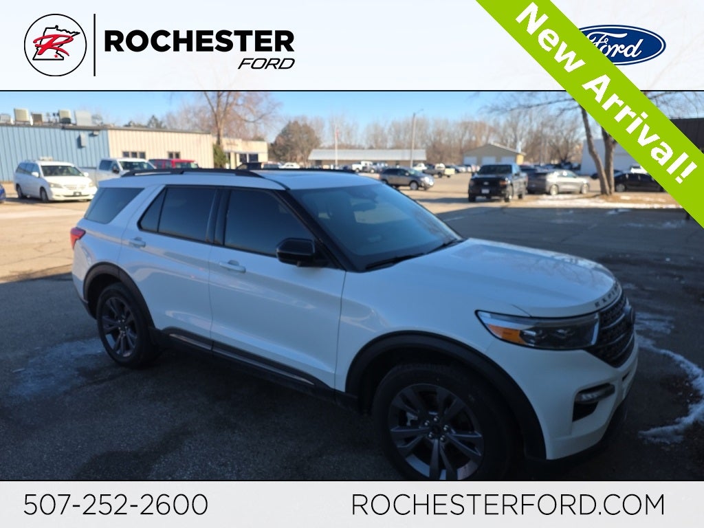 2023 Ford Explorer XLT w/ Twin Panel Moonroof + Tow Package
