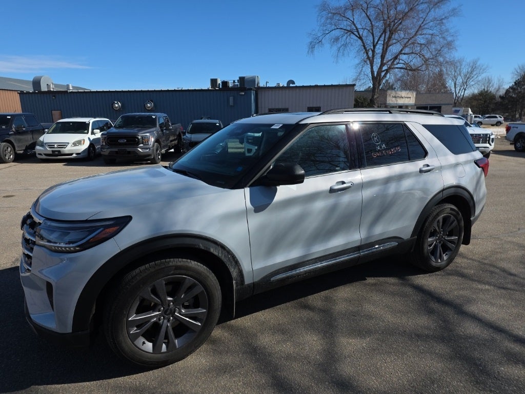 2025 Ford Explorer Active w/ Panoramic Moonroof + Heated Steering Wheel