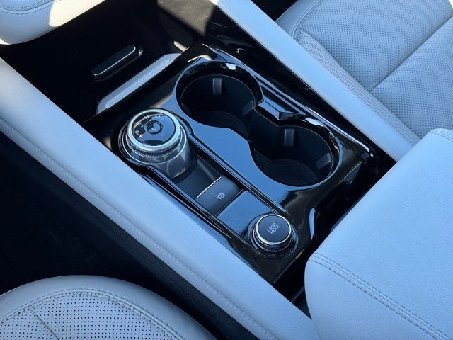 2025 Ford Explorer Platinum w/ Twin Panel Moonroof + Massaging Seats