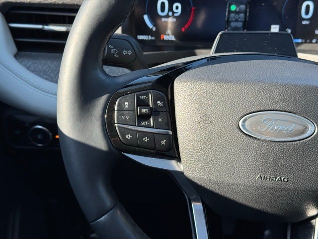 2025 Ford Explorer Platinum w/ Twin Panel Moonroof + Massaging Seats