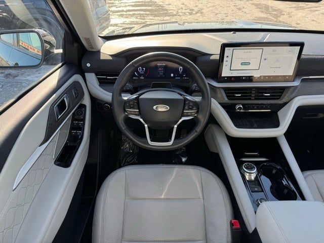 2025 Ford Explorer Platinum w/ Twin Panel Moonroof + Massaging Seats