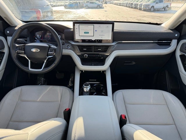 2025 Ford Explorer Platinum w/ Twin Panel Moonroof + Massaging Seats