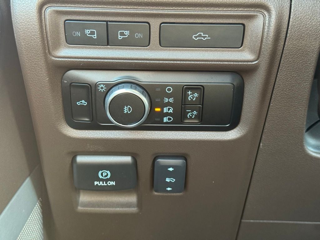 2023 Ford F-150 King Ranch w/ Twin Panel Moonroof + Heated Steering Wheel