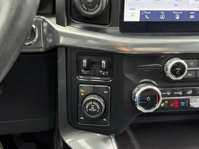 2023 Ford F-150 Lariat w/ Twin Panel Moonroof + 157" Wheelbase / 6.5' Box