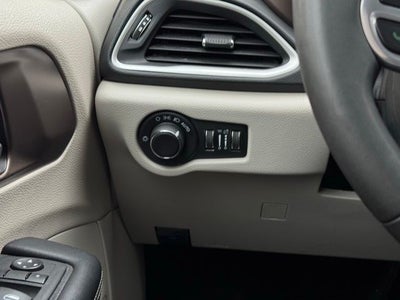 2023 Chrysler Voyager LX
