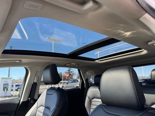 2023 Ford Edge SEL w/ Panoramic Moonroof + Heated Steering Wheel