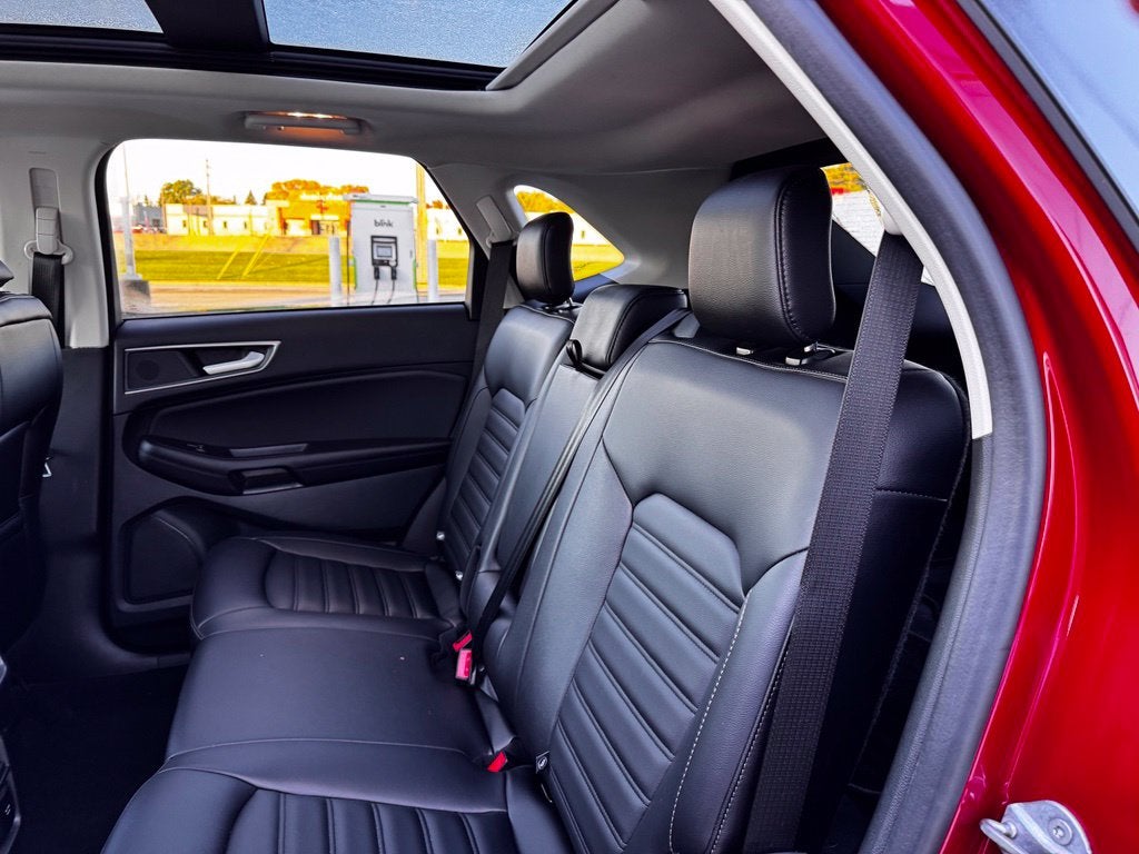 2024 Ford Edge SEL w/Panoramic Roof + Heated Steering Wheel