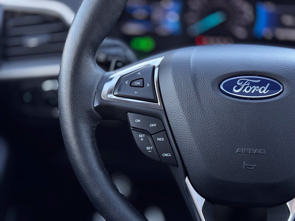 2024 Ford Edge SEL w/Panoramic Roof + Heated Steering Wheel