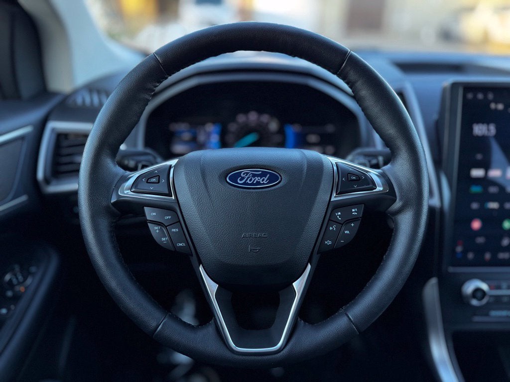 2024 Ford Edge SEL w/Panoramic Roof + Heated Steering Wheel