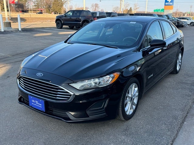 2019 Ford Fusion Hybrid SE w/ Navigation + Adaptive Cruise