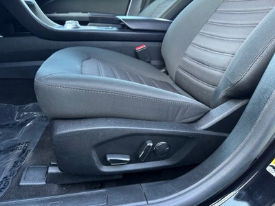 2019 Ford Fusion Hybrid SE w/ Navigation + Adaptive Cruise