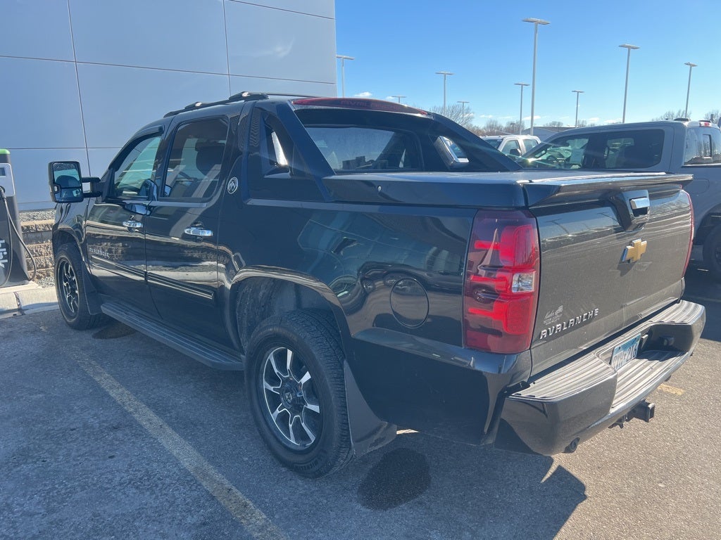 2013 Chevrolet Avalanche 1500 LT w/ Power Moonroof
