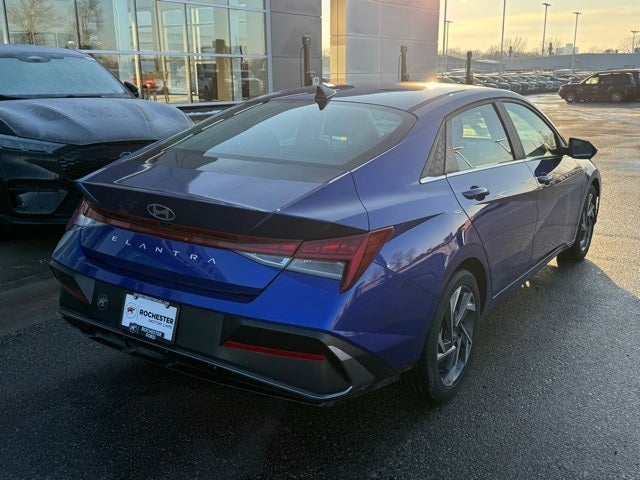 2024 Hyundai Elantra SEL w/ Power Sunroof