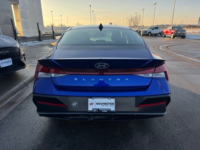 2024 Hyundai Elantra SEL w/ Power Sunroof