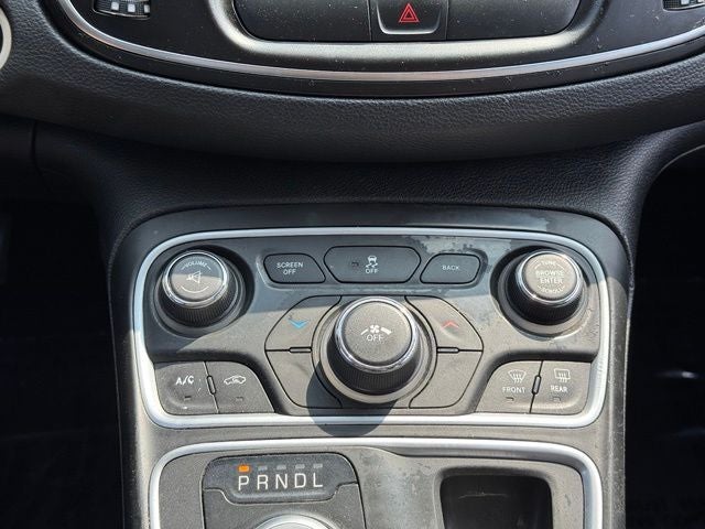 2017 Chrysler 200 LX