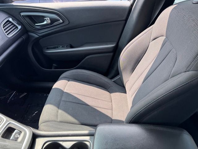 2017 Chrysler 200 LX