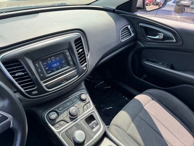 2017 Chrysler 200 LX