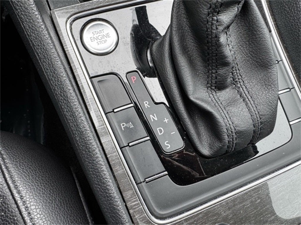 2017 Volkswagen Passat 1.8T SE w/Technology