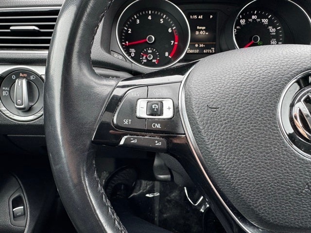 2017 Volkswagen Passat 1.8T SE w/Technology