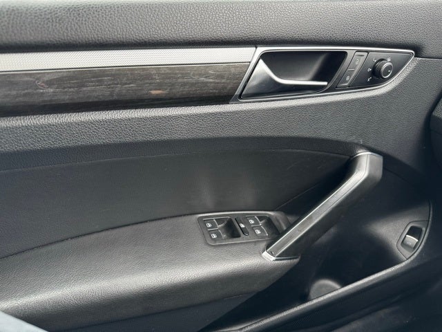 2017 Volkswagen Passat 1.8T SE w/Technology