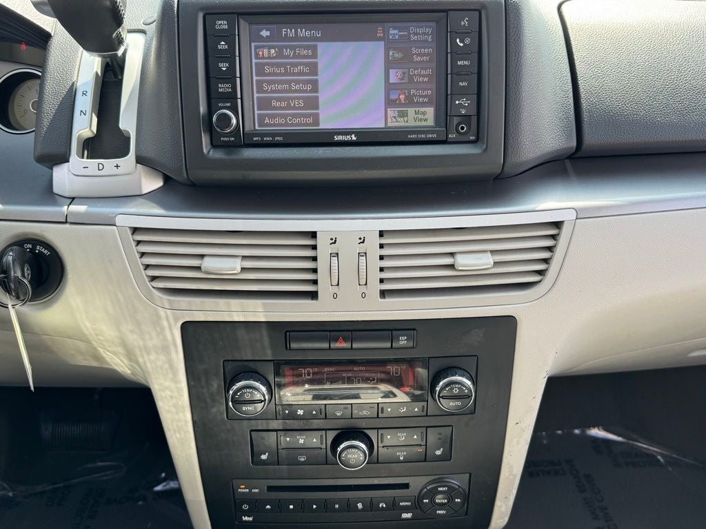 2010 Volkswagen Routan SEL