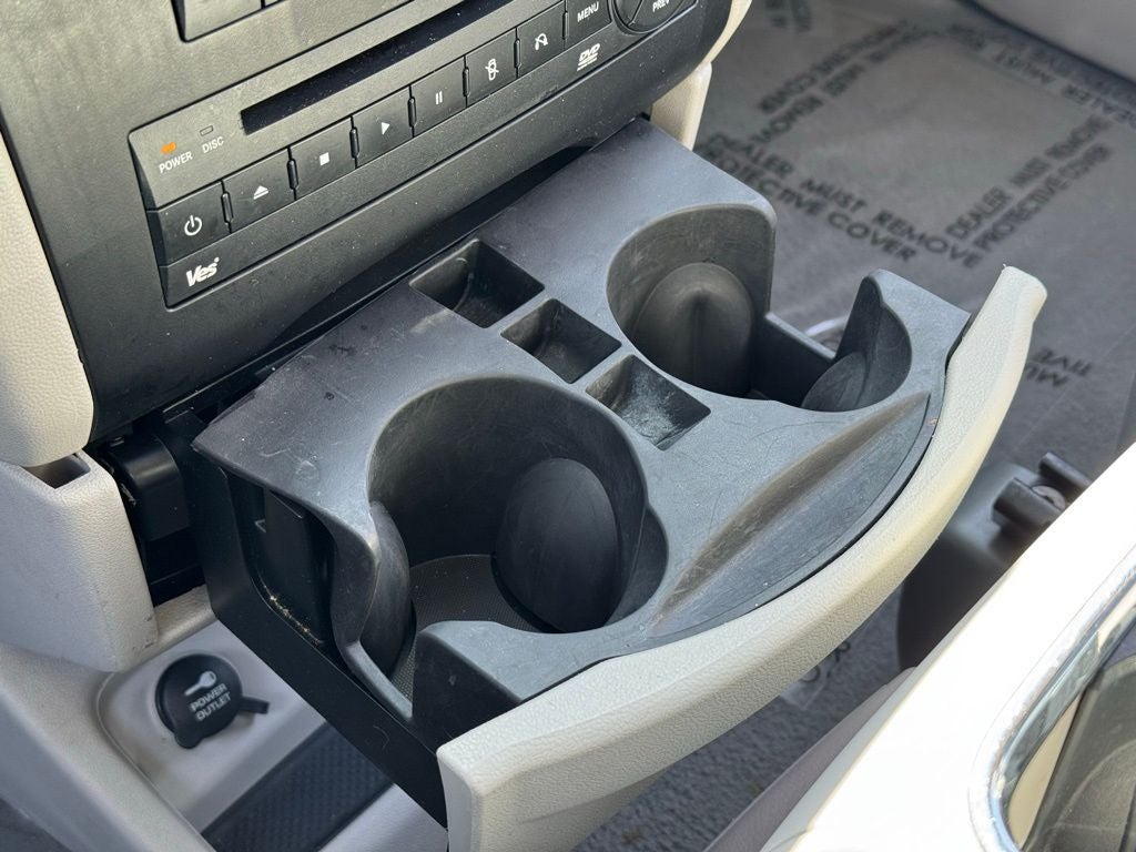 2010 Volkswagen Routan SEL