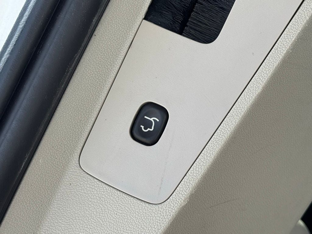 2010 Volkswagen Routan SEL